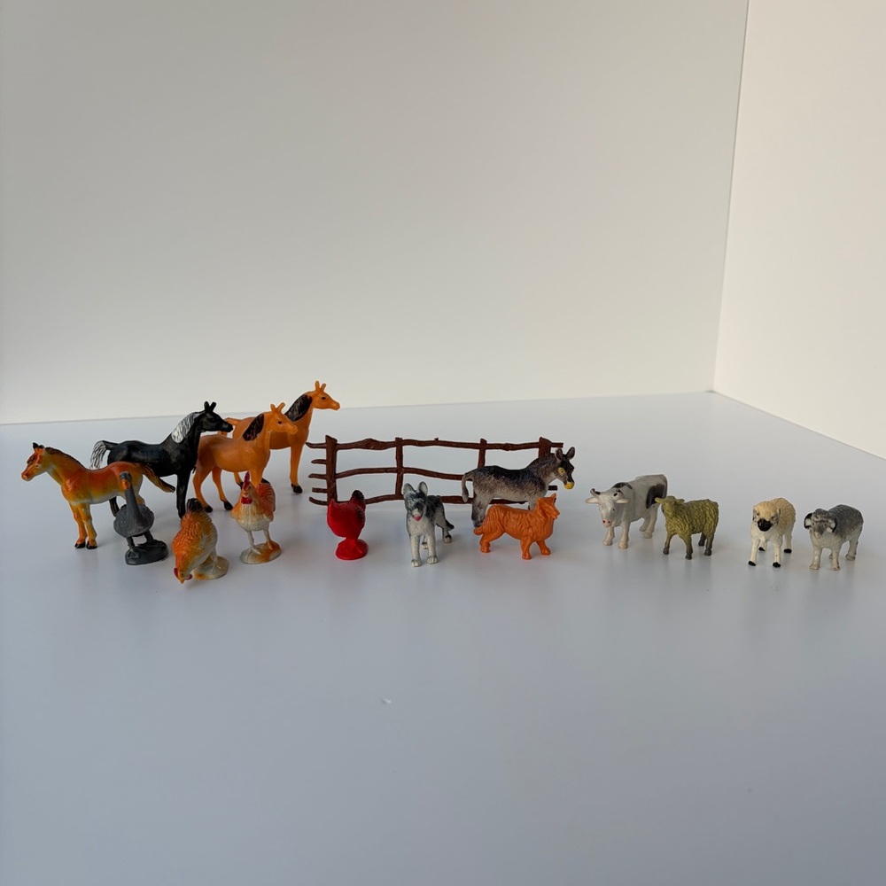 VTG Miniature Plastic Farm Animals Lot‎